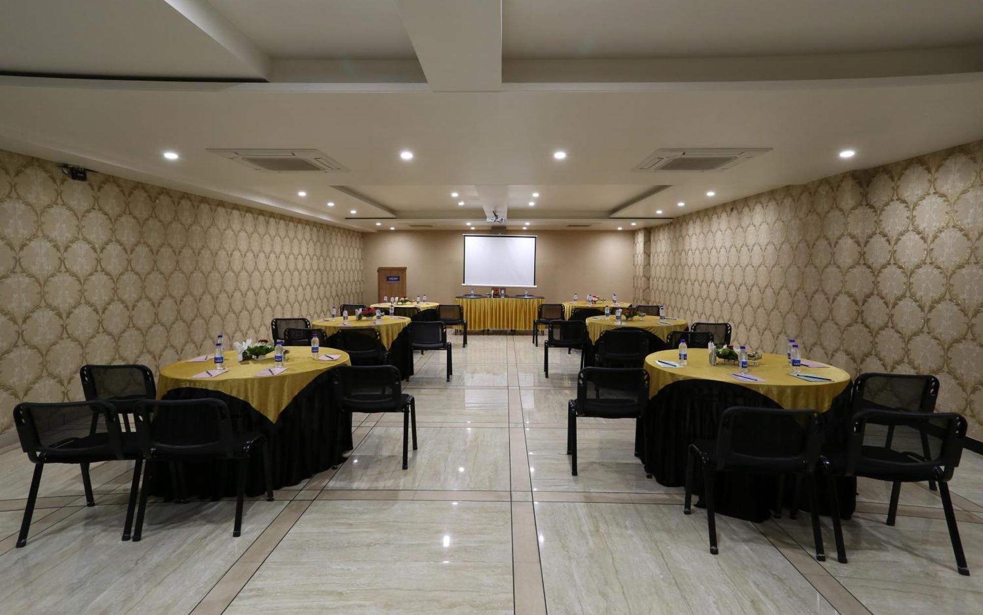 Grand Kailash Hotel Аурангабад Екстер'єр фото